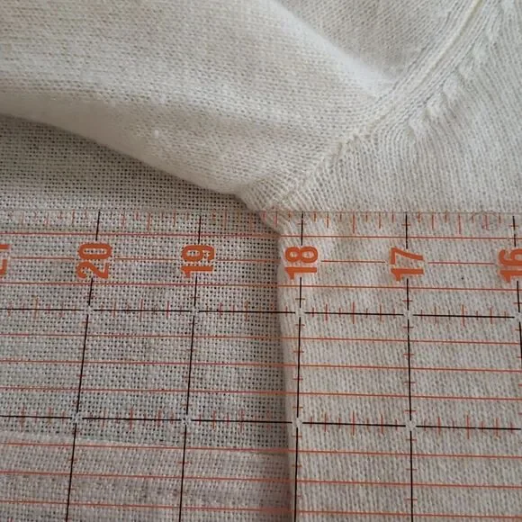 Alex Marie Cashmere Cream 3 Button V-Neck Women's Medium Sweater Old Money - Picture 4 of 5